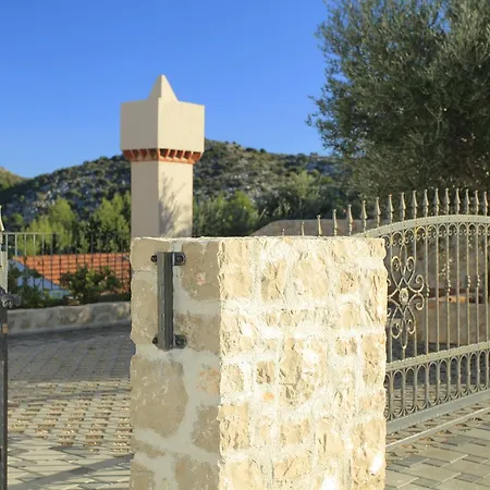 Tapenade Villa Lastovo